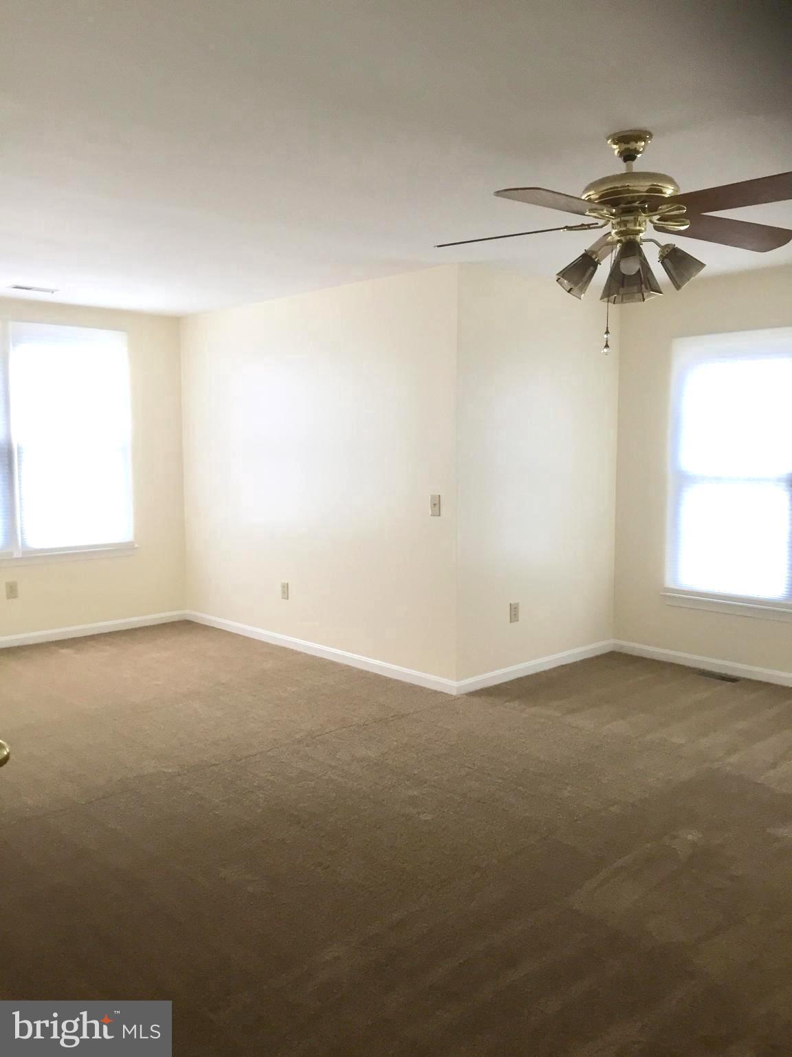 KINGS SQUARE - Residential Lease