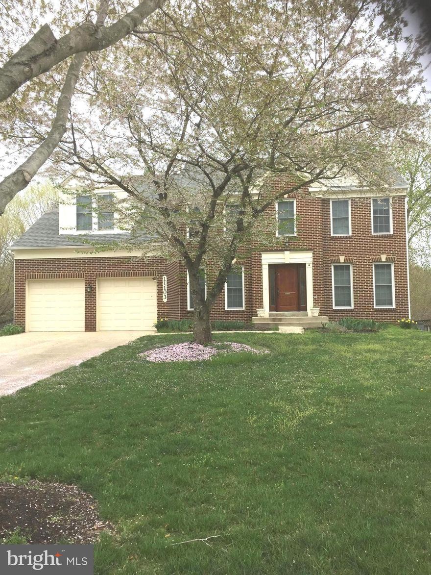 BEAUTIFUL SPACIOUS COLONIAL ON CUL DE SAC. 5 BEDROOM, 4.5 BATHS, UPDATED KITCHEN WITH GRANITE COUNTER TOPS. GAS FIREPLACE. HUGE DECK THAT LOOKS OUT TO TREES. FENCED REAR YARD & 2 CAR ATTACHED GARAGE. FULLY FINISHED WALK OUT BASEMENT. 3500 SQ FT LIVING SPACE **MUST SEE***Minutes away from 270 and Germantown Marc Station