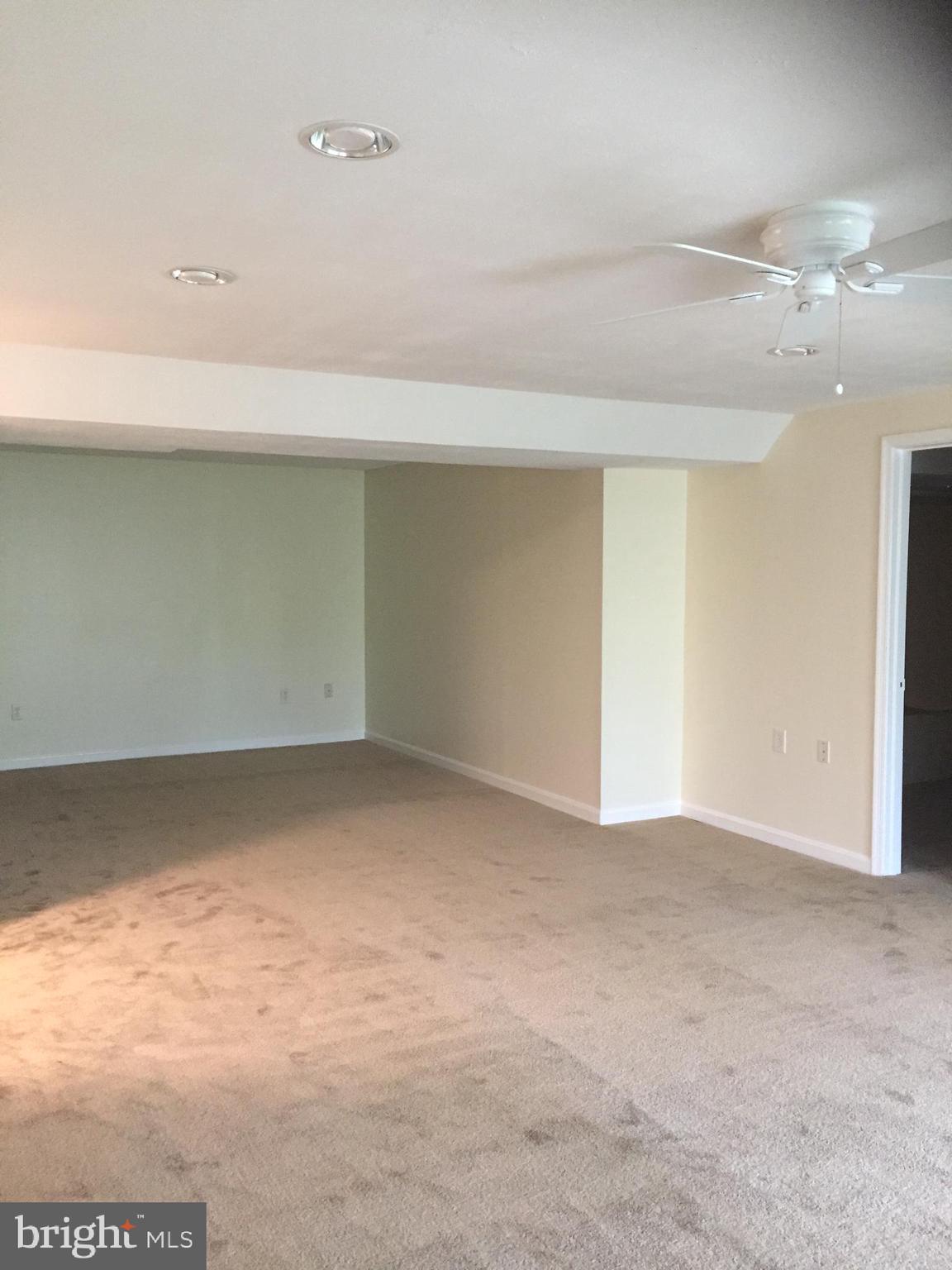 KINGS SQUARE - Residential Lease