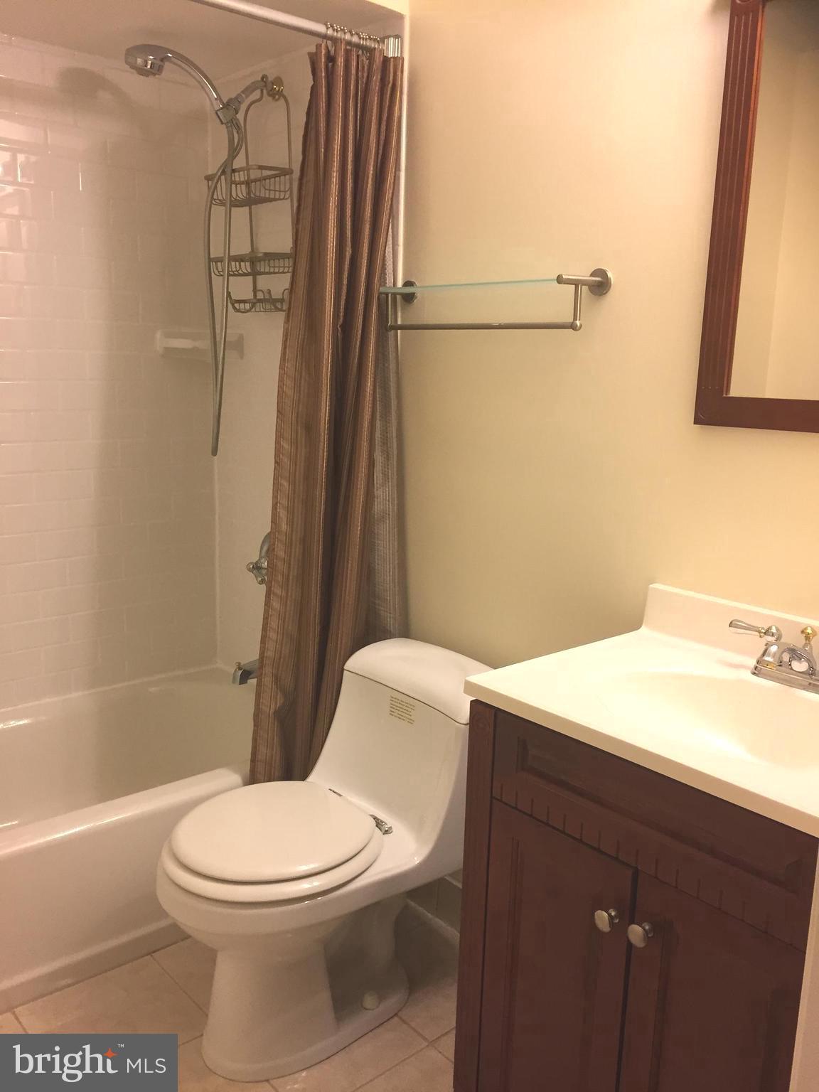 KINGS SQUARE - Residential Lease