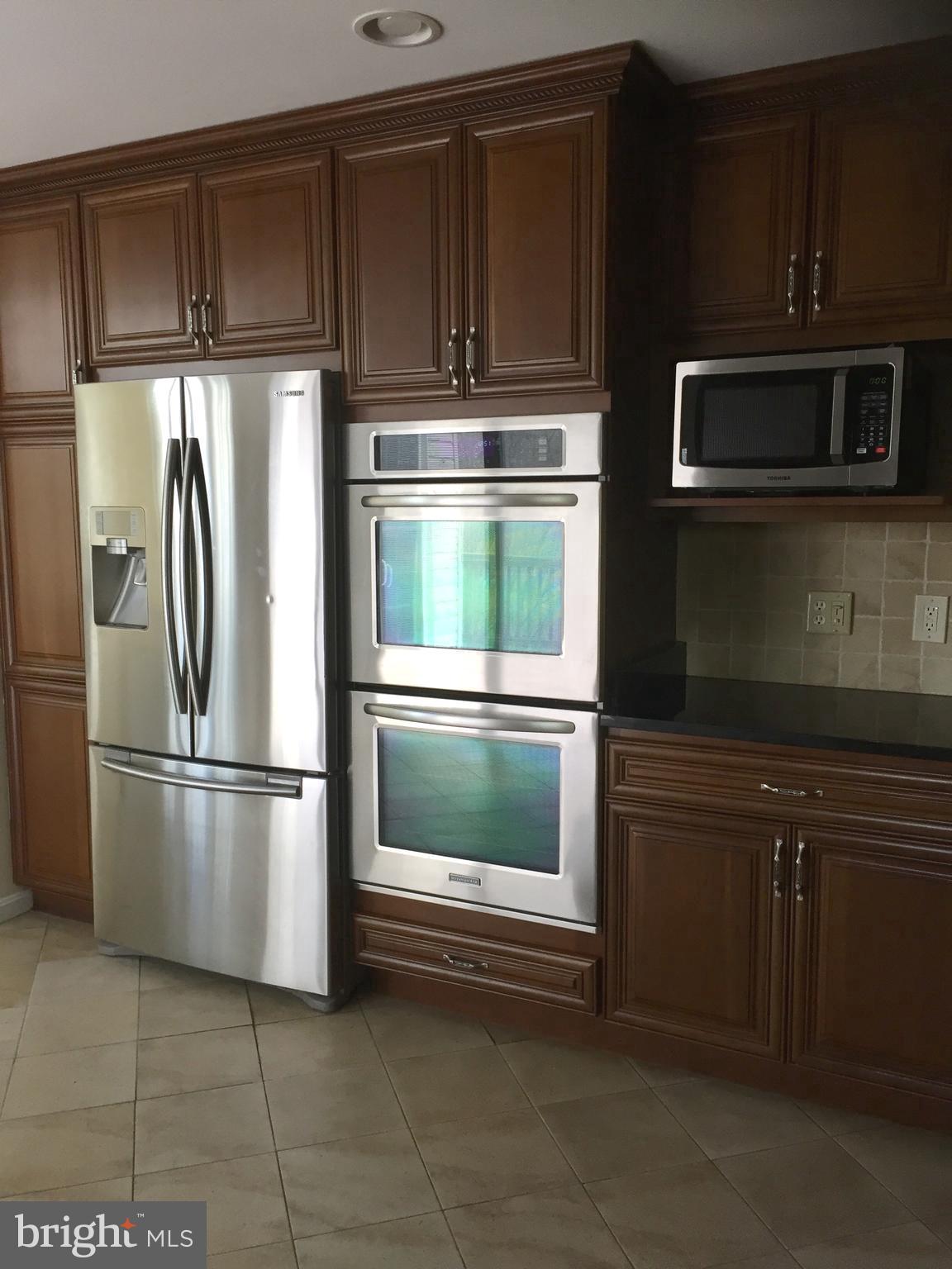 KINGS SQUARE - Residential Lease