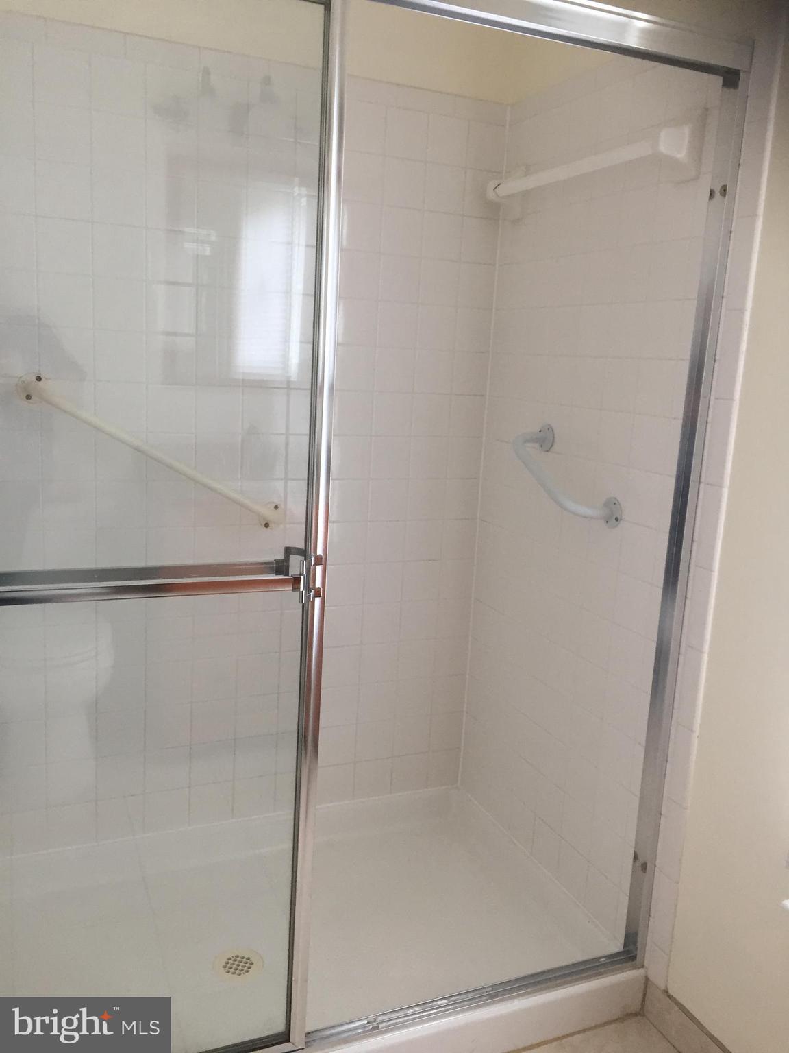 KINGS SQUARE - Residential Lease