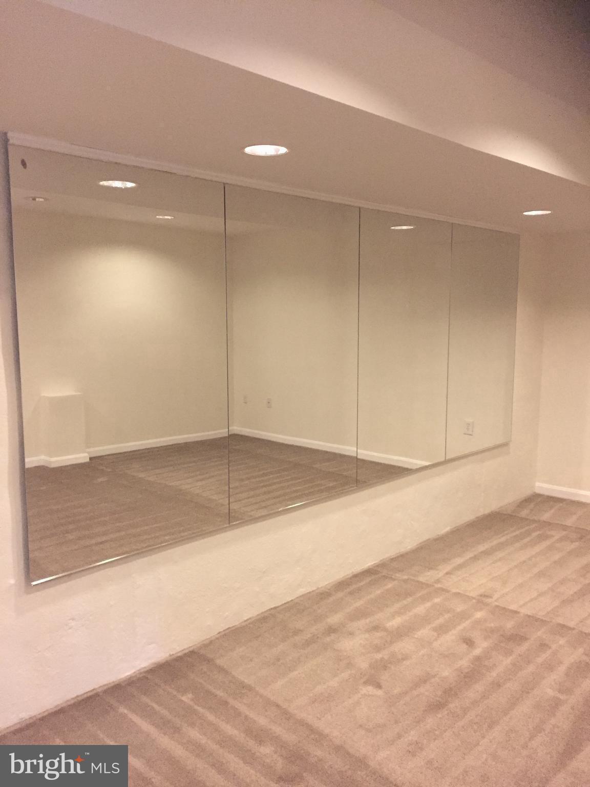 KINGS SQUARE - Residential Lease