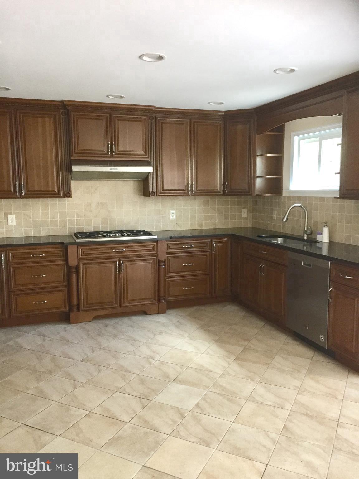 KINGS SQUARE - Residential Lease