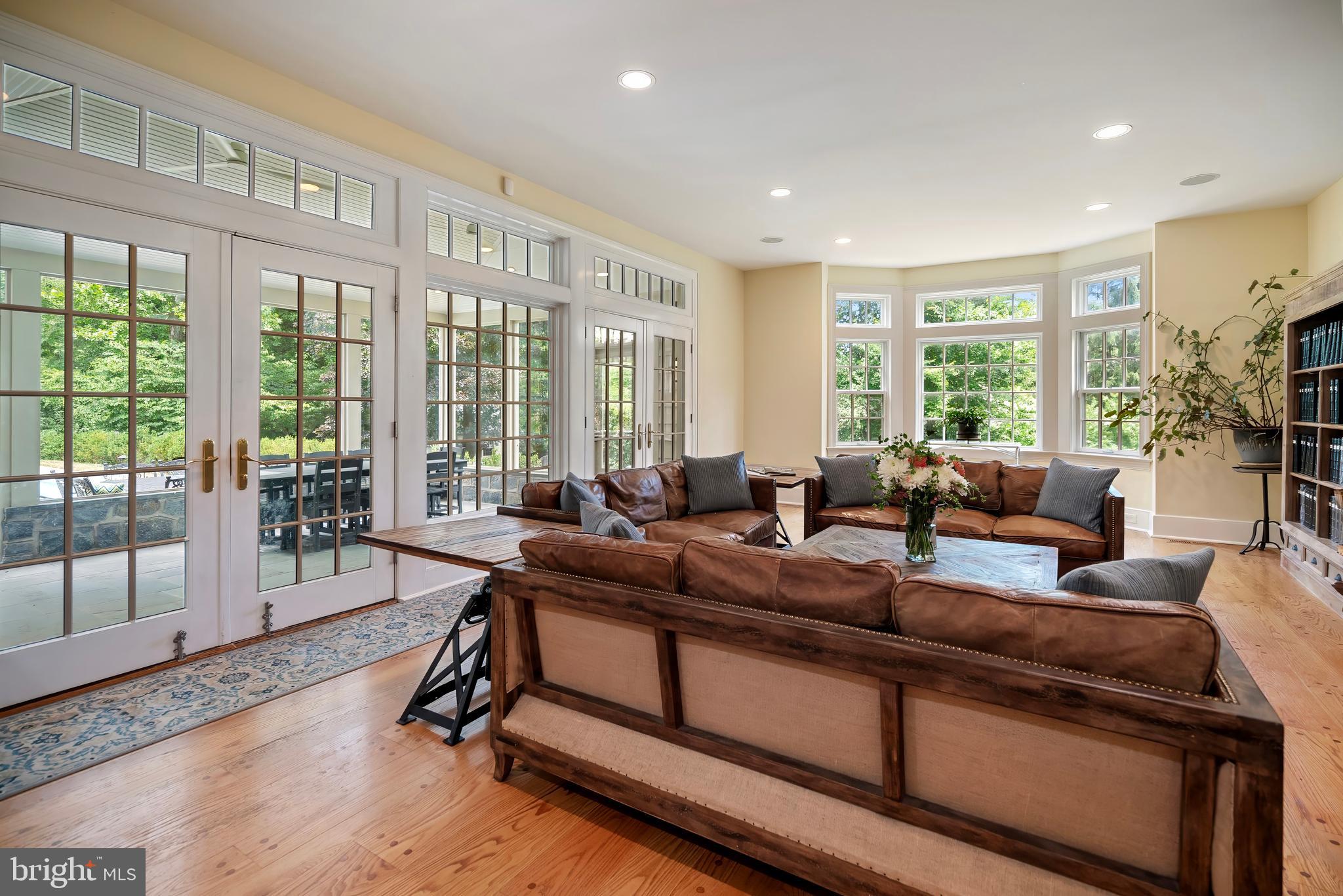 MEADOWBROOK - Residential