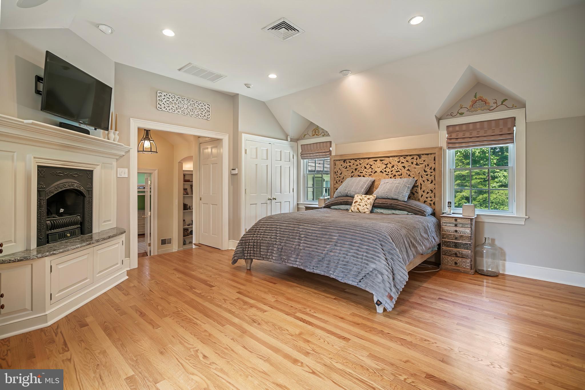 MEADOWBROOK - Residential