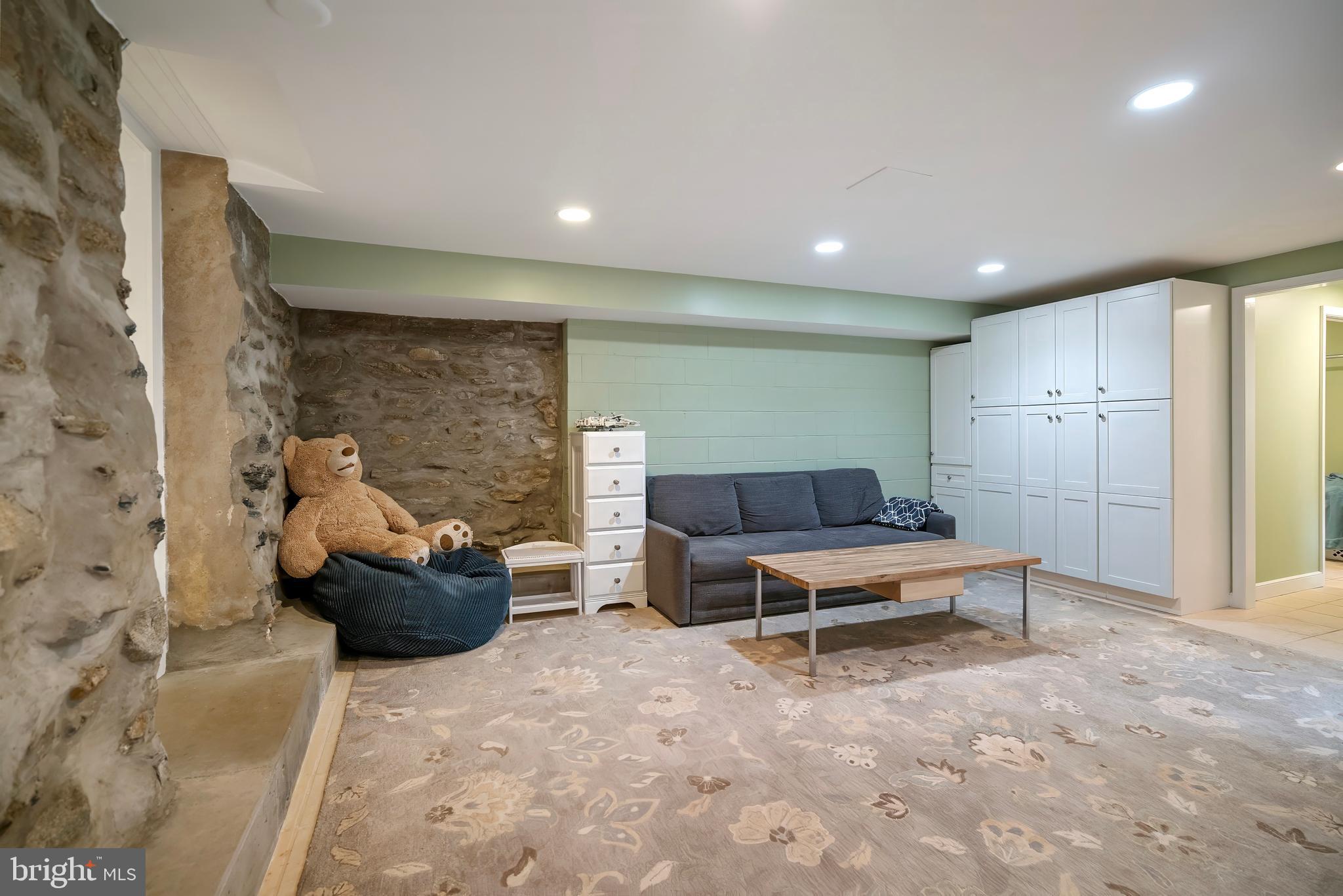 MEADOWBROOK - Residential