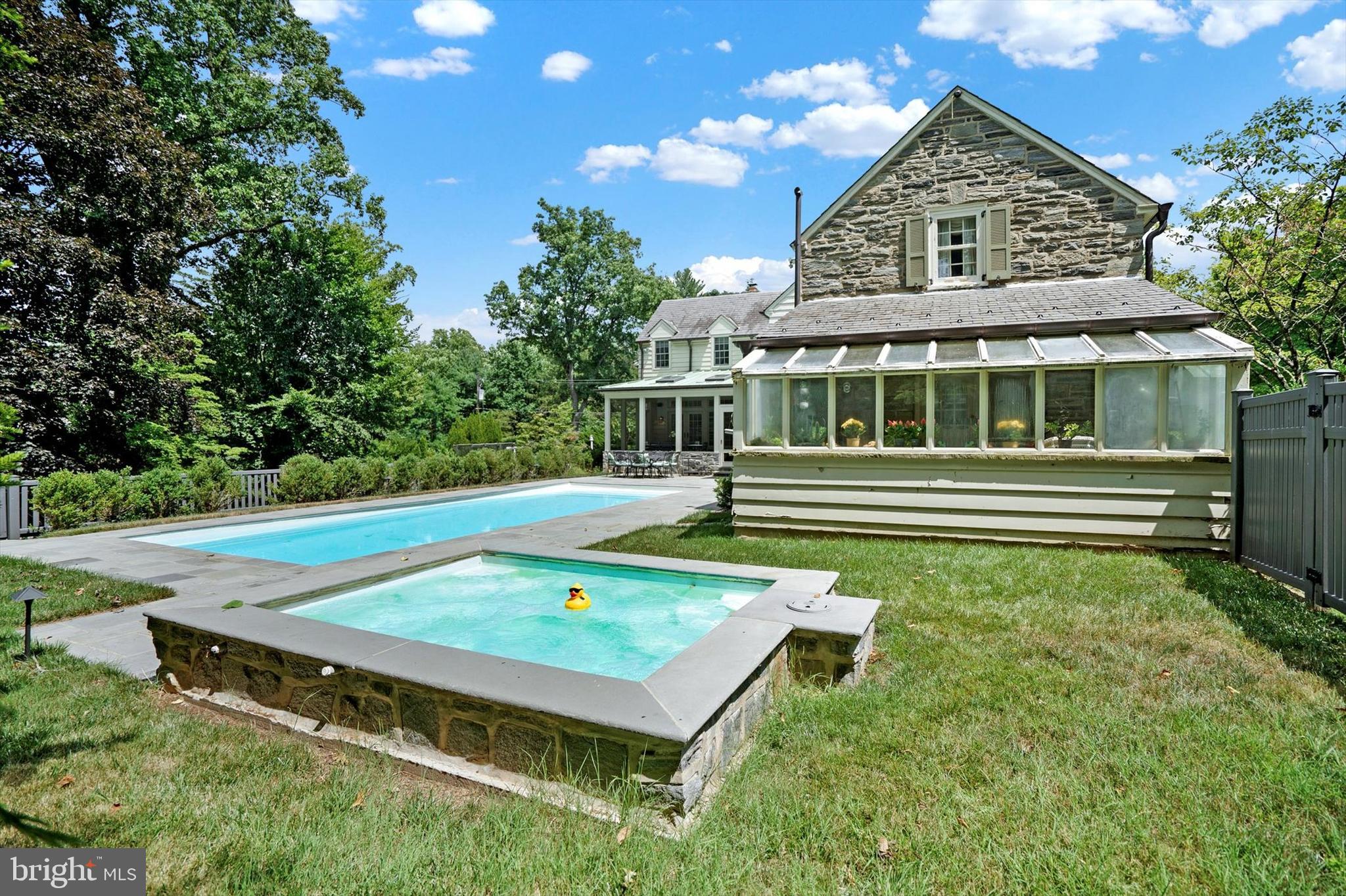 MEADOWBROOK - Residential