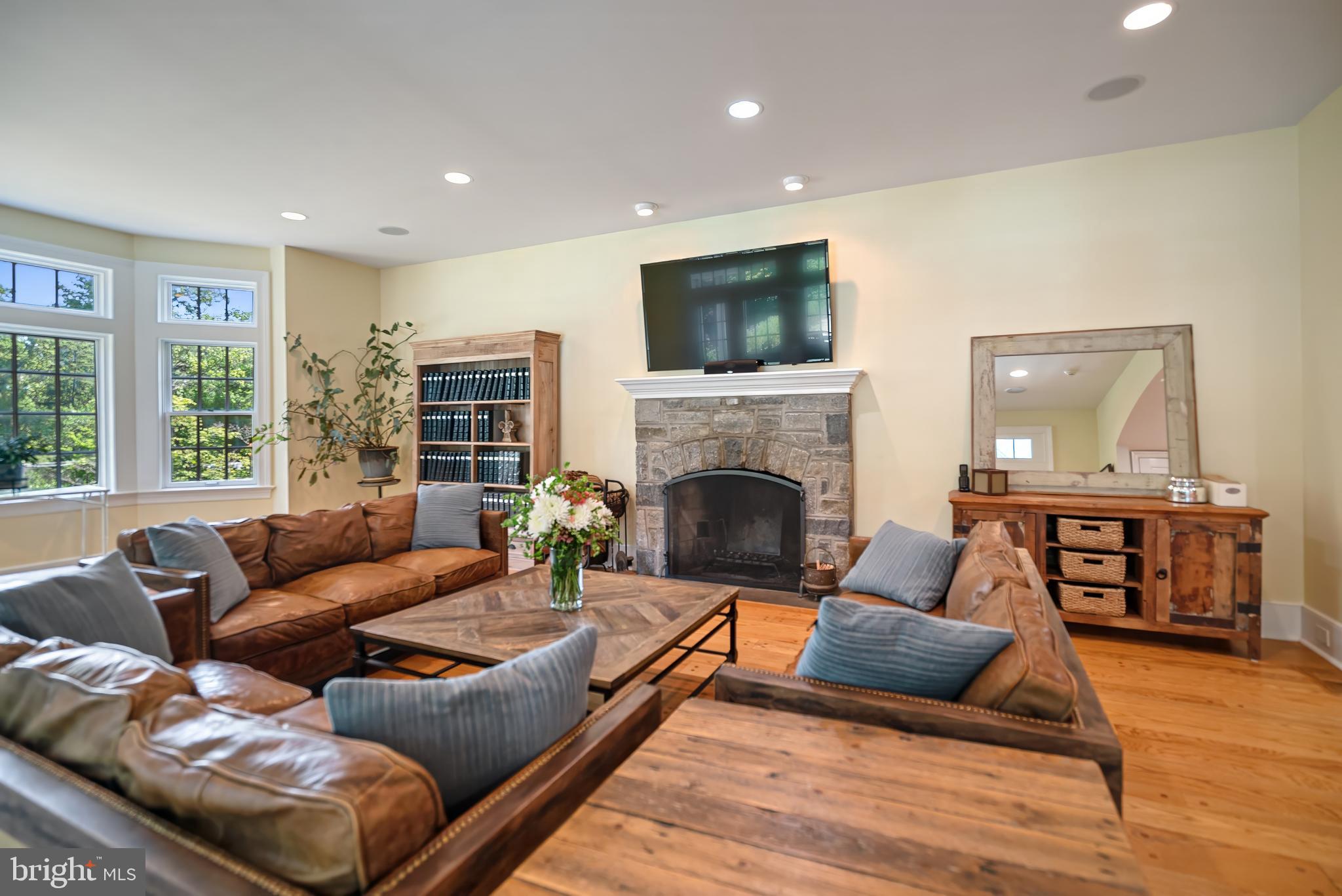 MEADOWBROOK - Residential