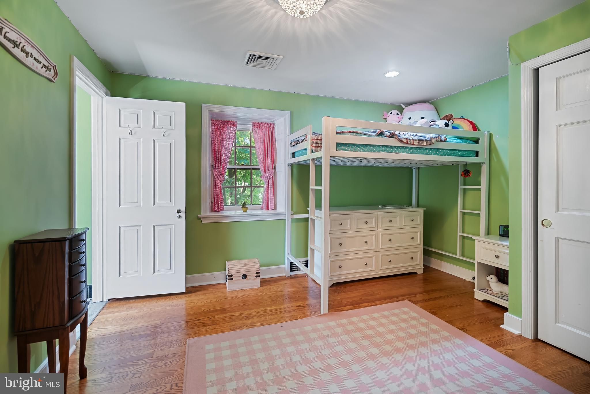 MEADOWBROOK - Residential