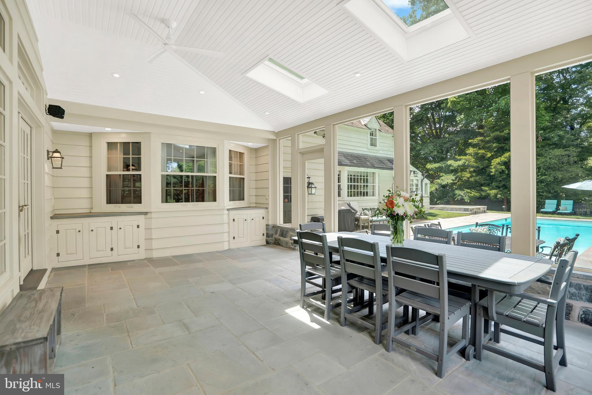 MEADOWBROOK - Residential