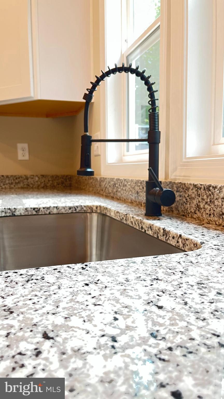 LAKE LAND - Residential