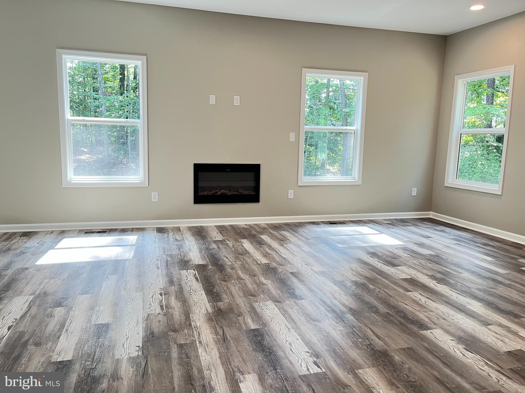 LAKE LAND - Residential