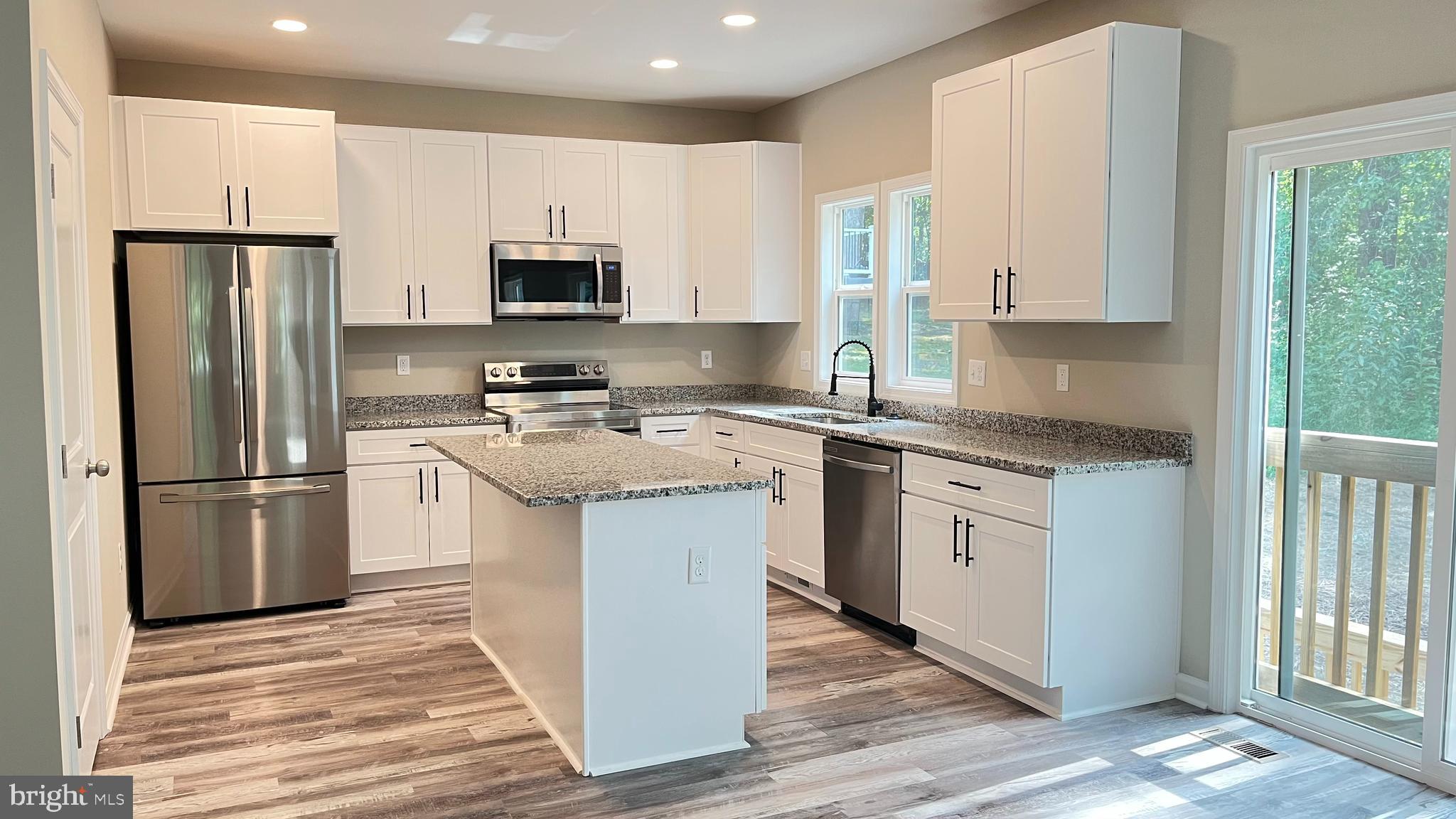 LAKE LAND - Residential