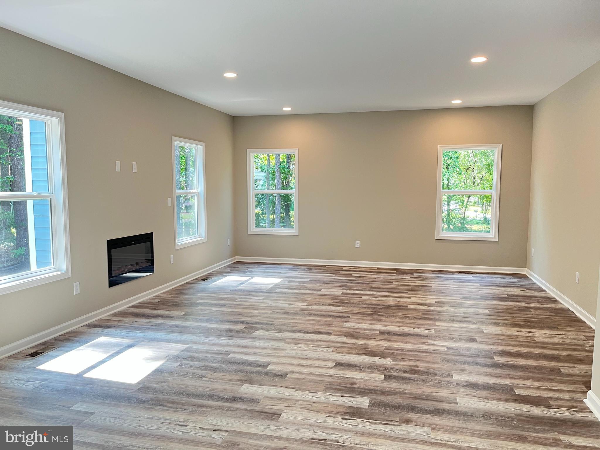 LAKE LAND - Residential