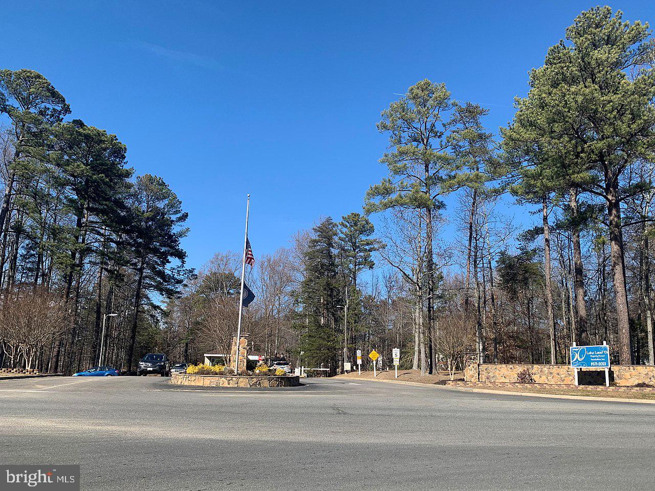 LAKE LAND - Residential