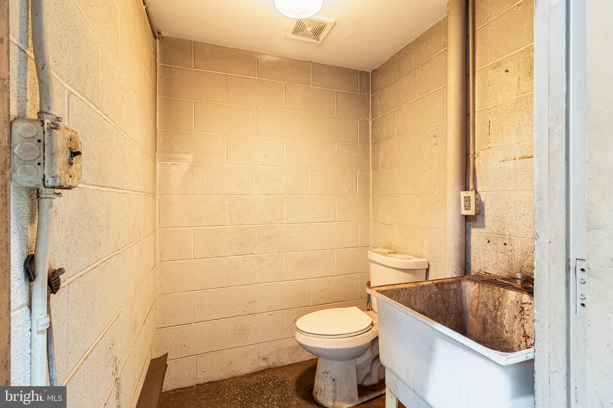 ST CHARLES IND PARK SUB - Commercial Lease