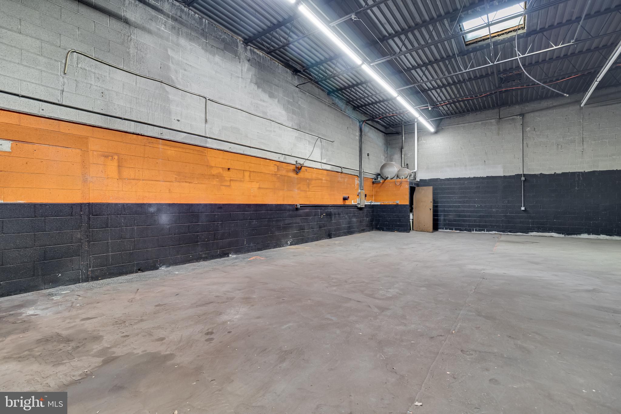 ST CHARLES IND PARK SUB - Commercial Lease