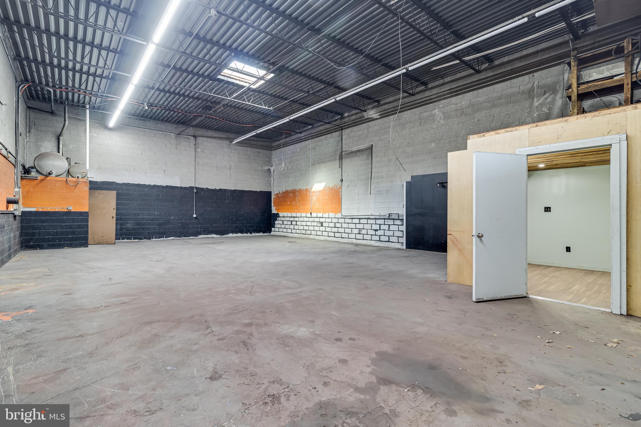 ST CHARLES IND PARK SUB - Commercial Lease