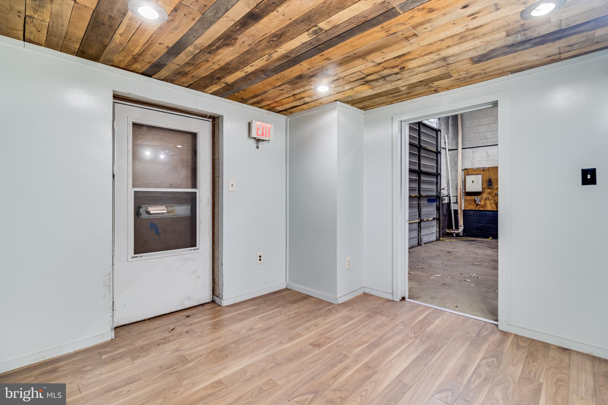 ST CHARLES IND PARK SUB - Commercial Lease