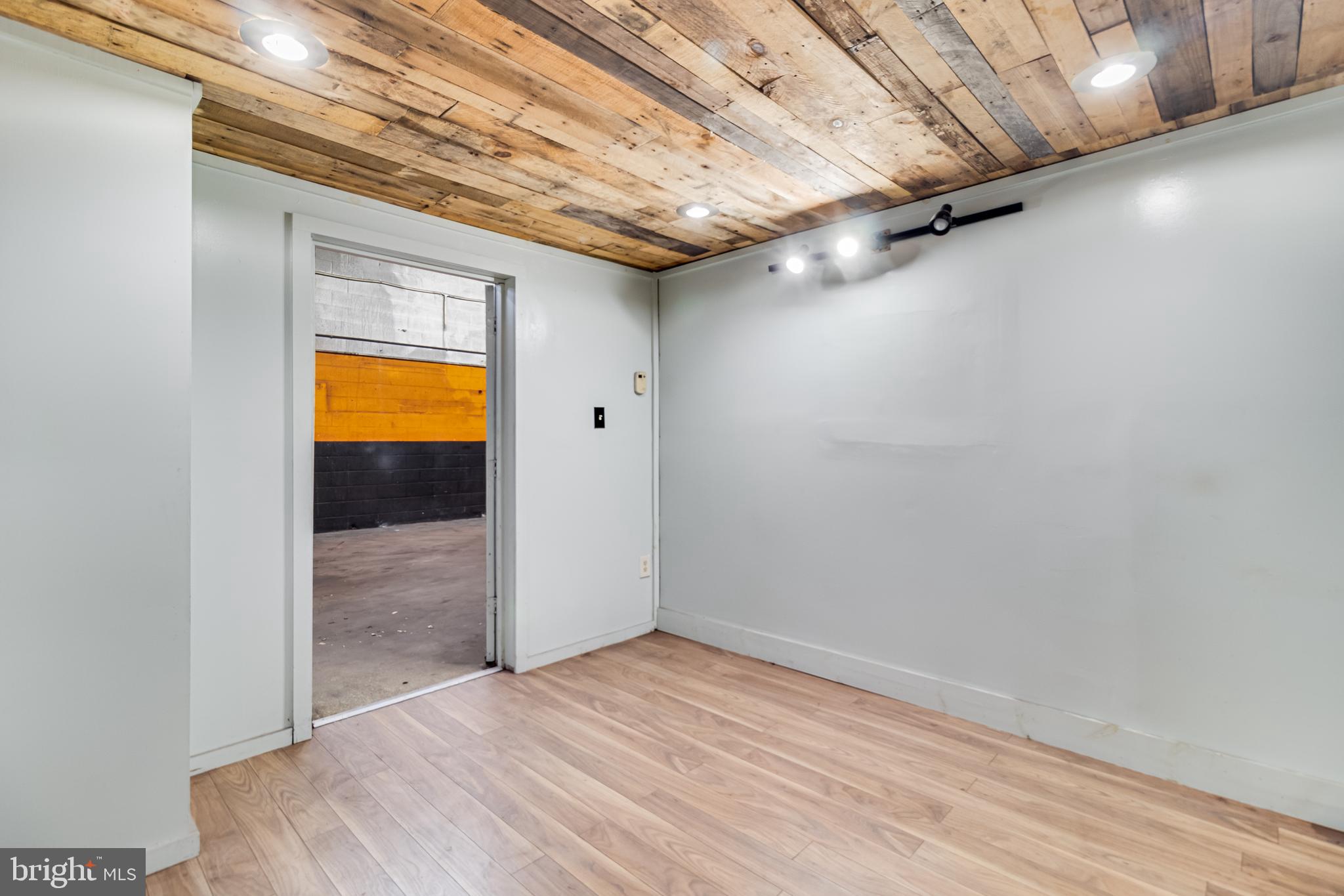 ST CHARLES IND PARK SUB - Commercial Lease