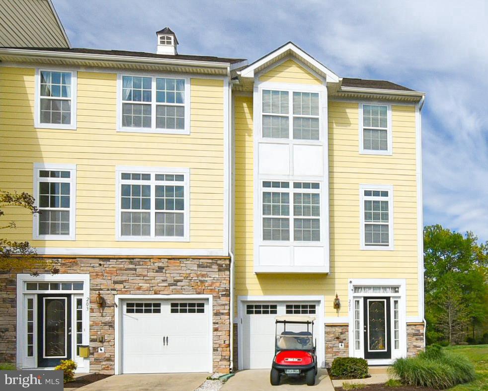 MONROE POINT TOWNHOUSES - Residential