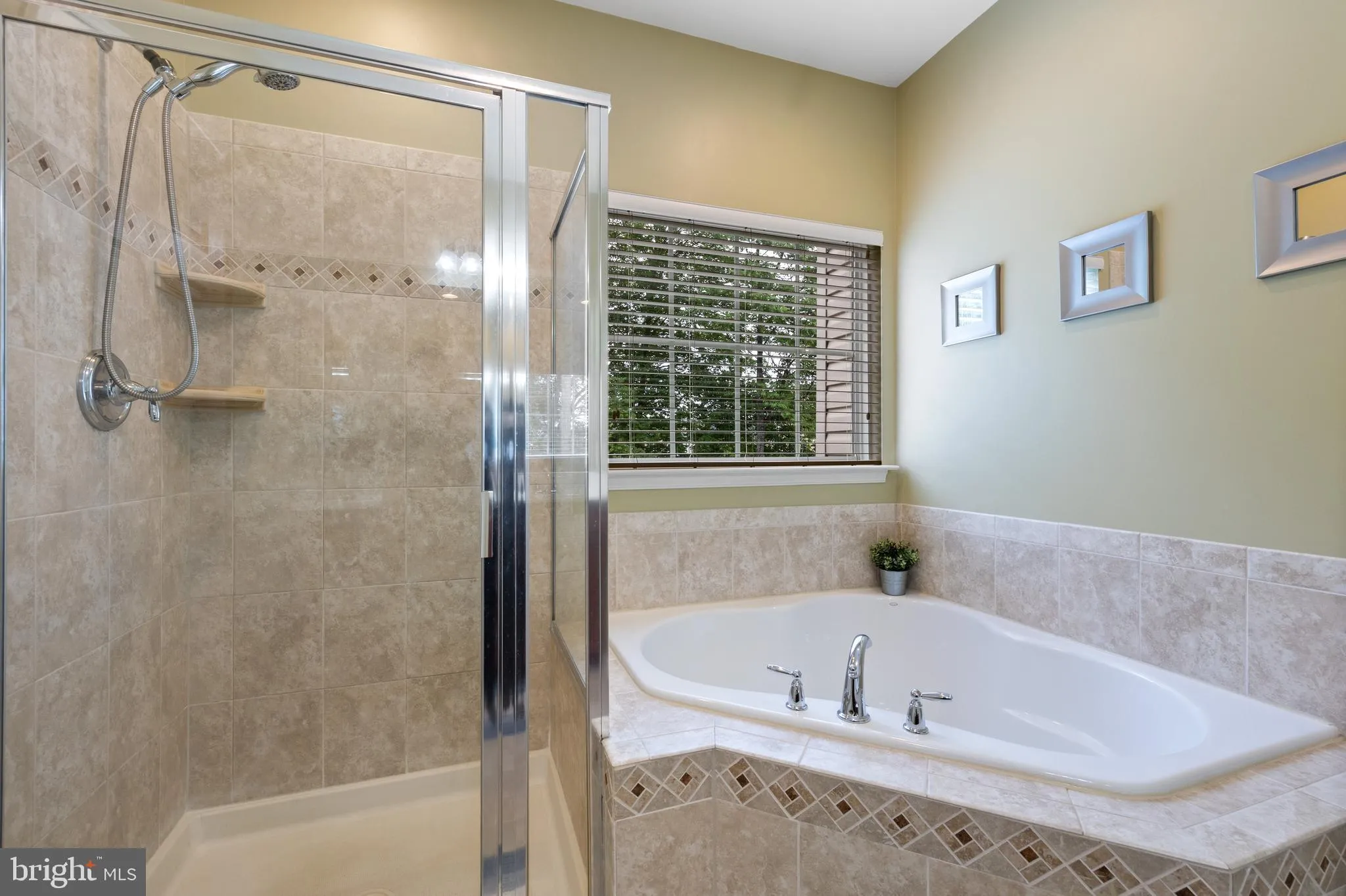 Bristow, Virginia 20136, United States, 4 Bedrooms Bedrooms, ,4 BathroomsBathrooms,Residential,Pending,144634