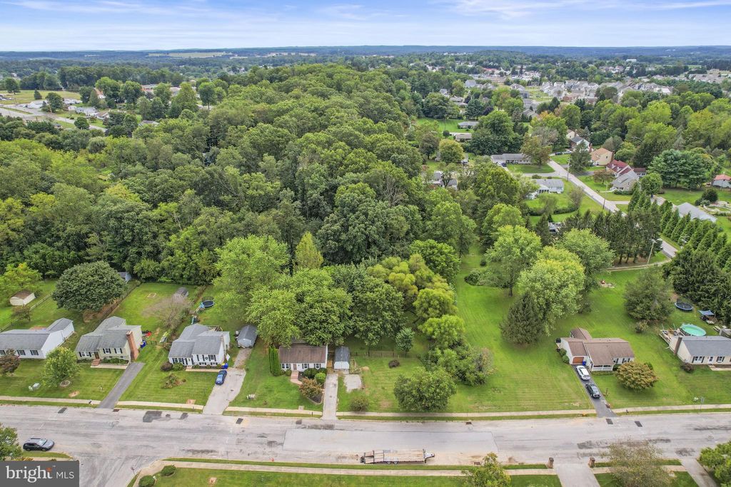Photo of 24 Scarborough Fare, STEWARTSTOWN, PA 17363 (MLS # PAYK2089896)