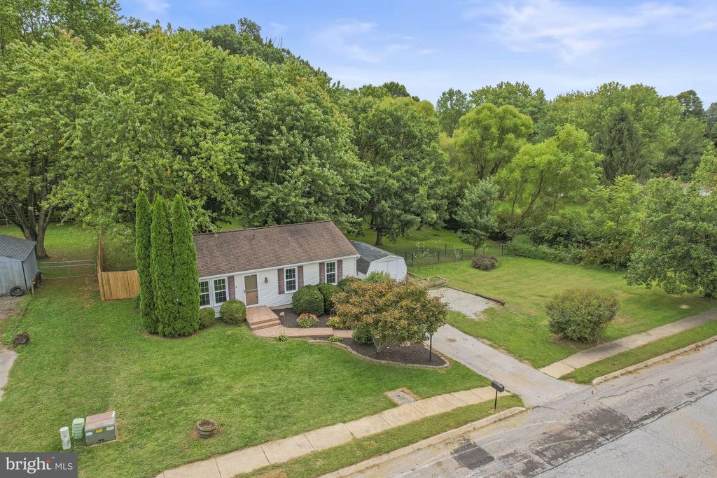 Photo of 24 Scarborough Fare, STEWARTSTOWN, PA 17363 (MLS # PAYK2089896)