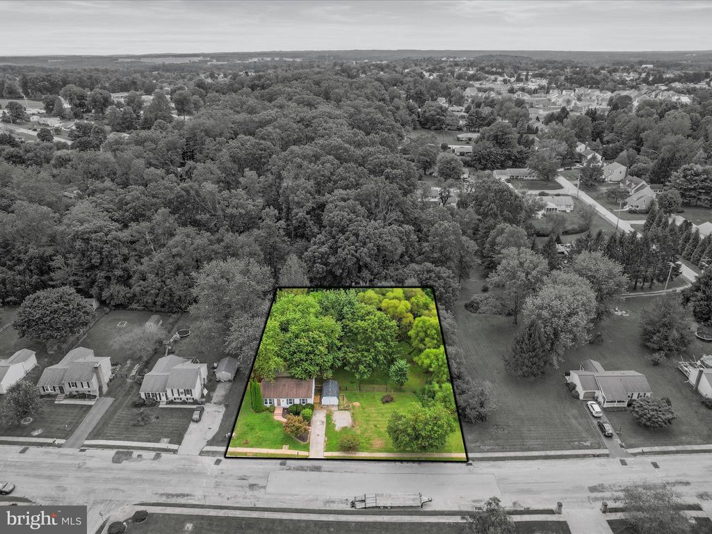 Photo of 24 Scarborough Fare, STEWARTSTOWN, PA 17363 (MLS # PAYK2089896)