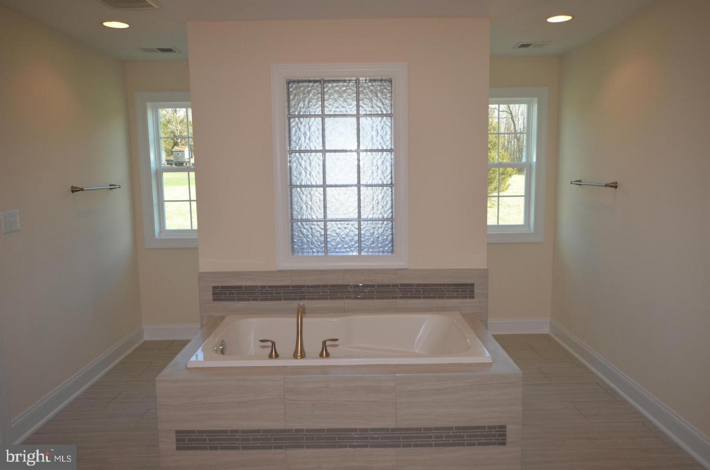 KINGS ISLE ESTATES - Residential