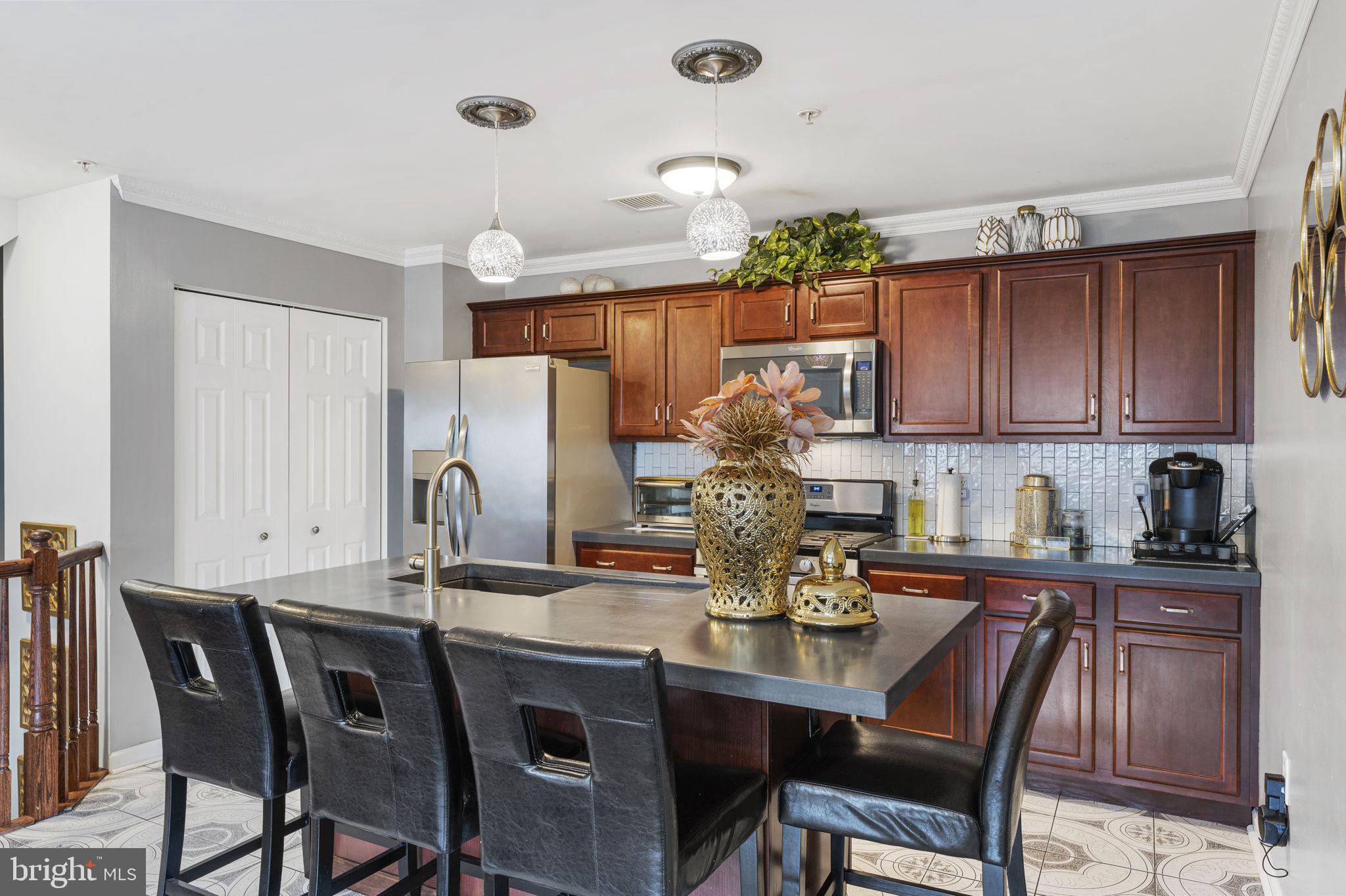 BERKELEY COURT - Residential