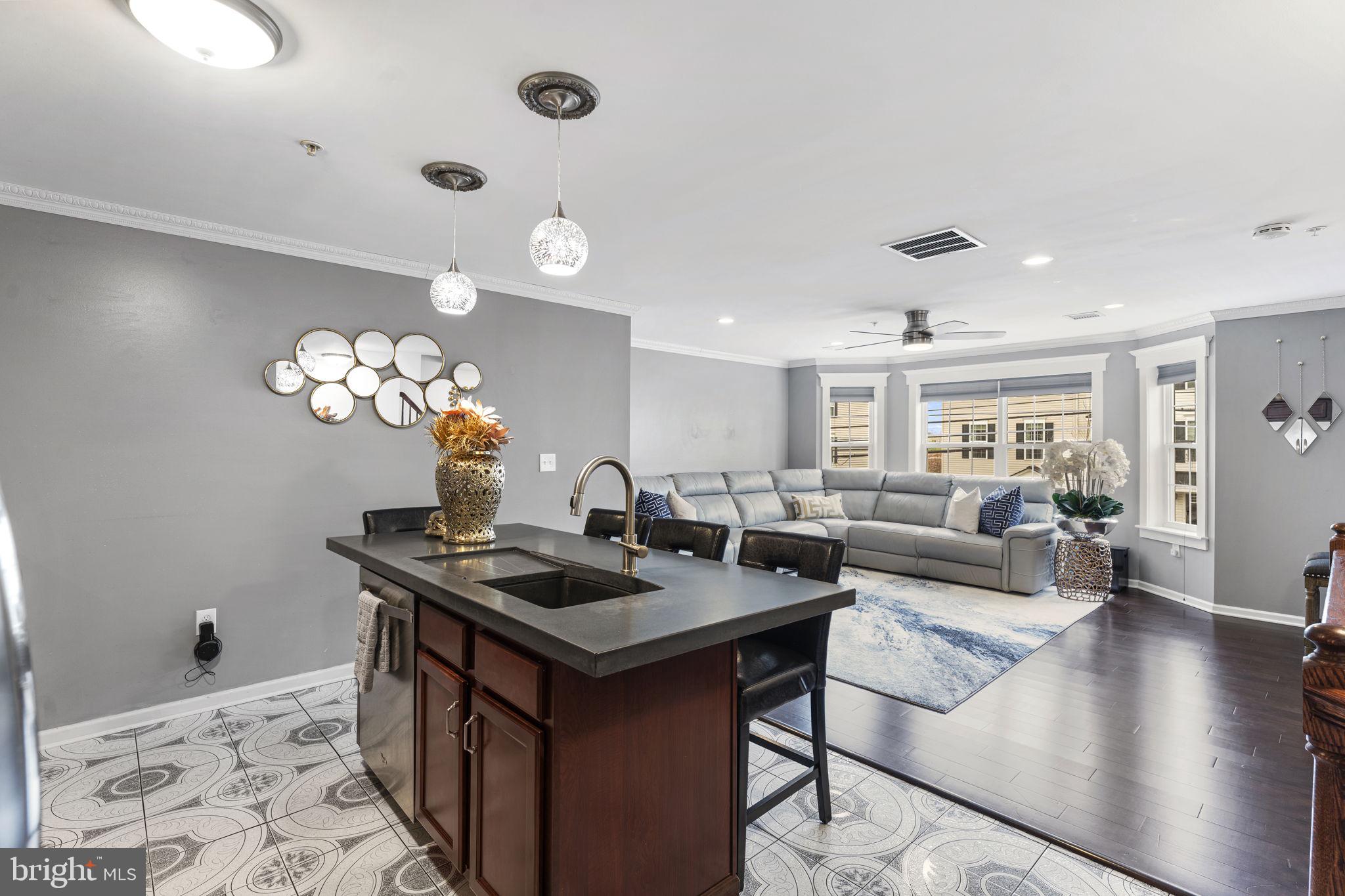BERKELEY COURT - Residential
