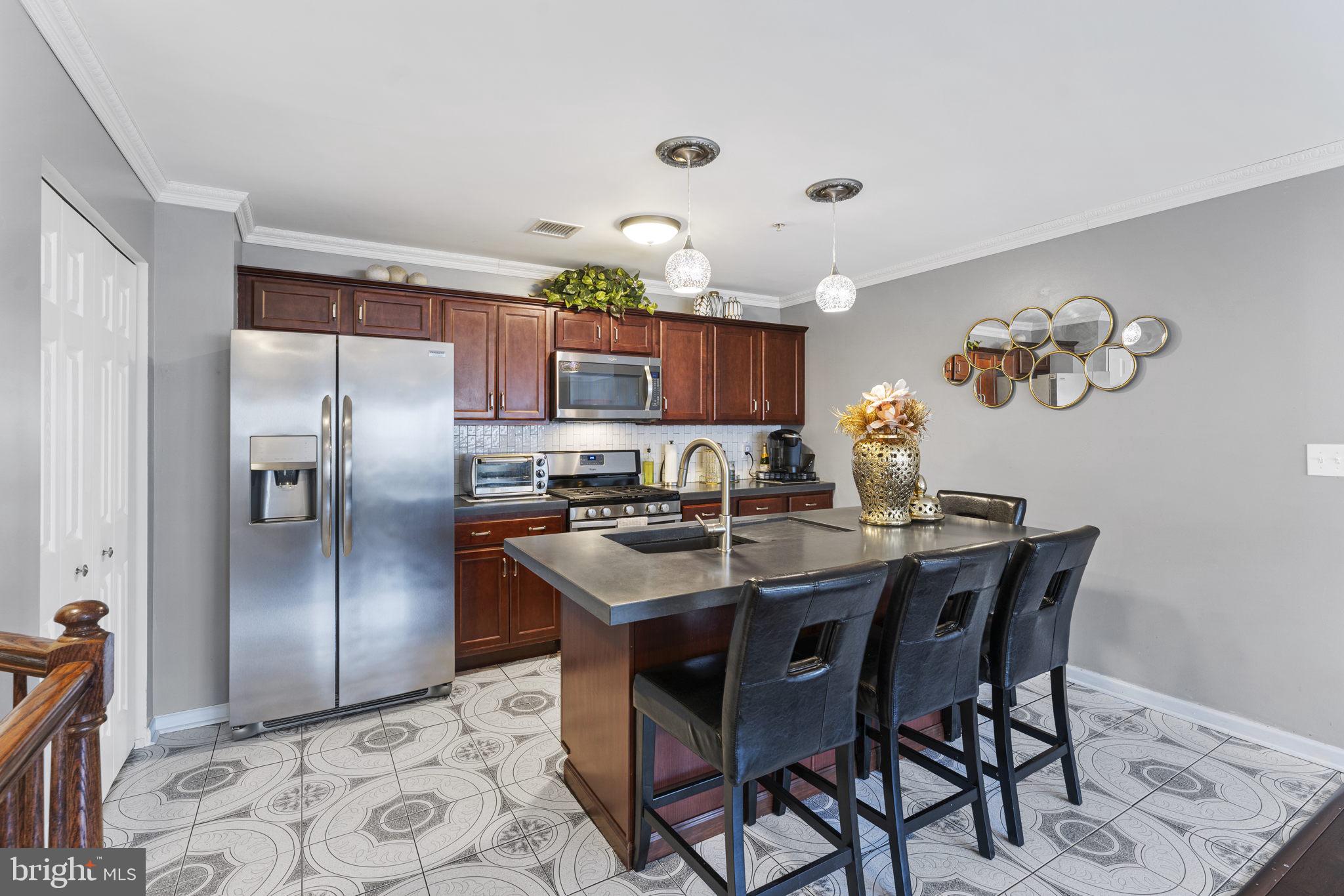BERKELEY COURT - Residential