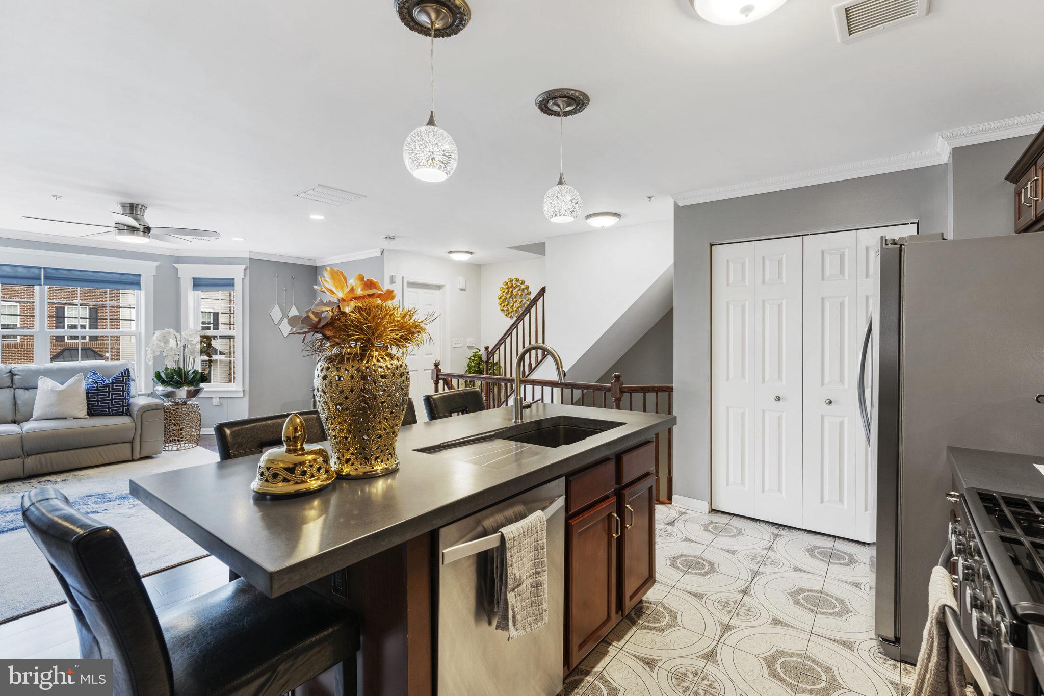 BERKELEY COURT - Residential
