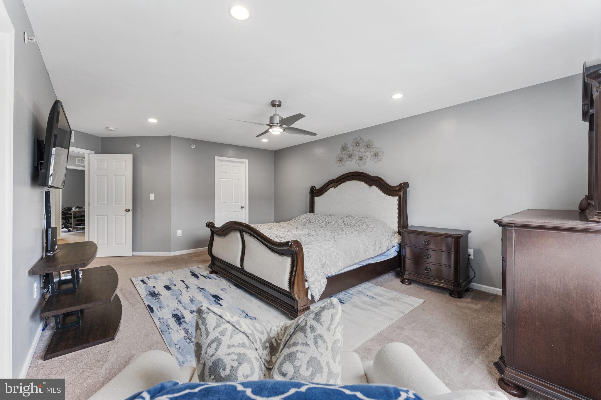 BERKELEY COURT - Residential