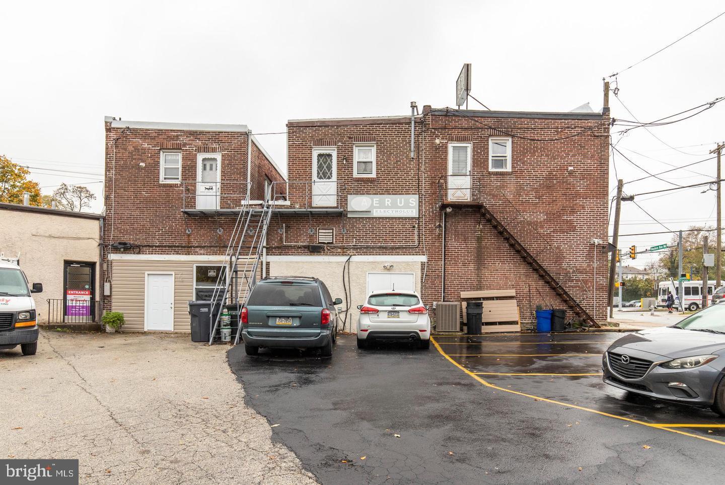 447 WEST CHESTER PIKE