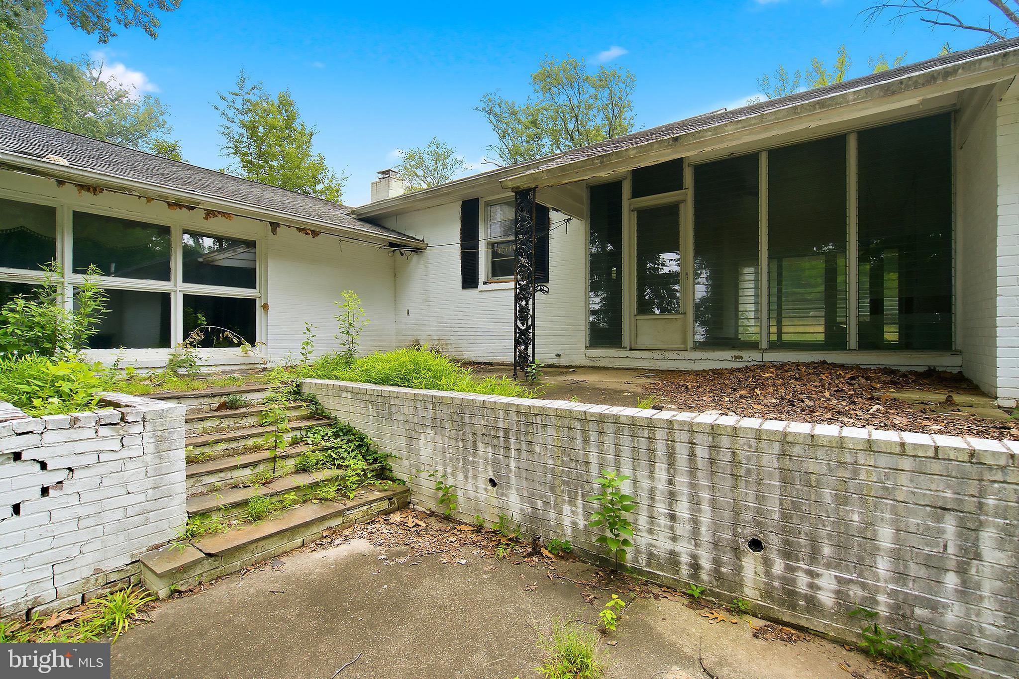 17 BROOKDALE DRIVE