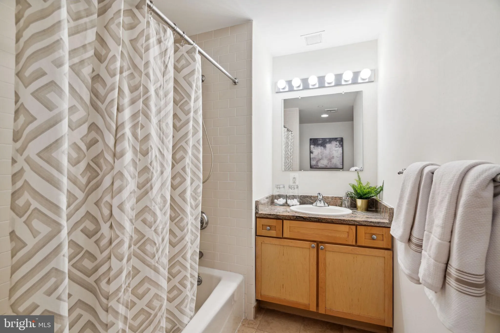 Philadelphia, Pennsylvania 19102, United States, 1 Bedroom Bedrooms, ,1 BathroomBathrooms,Residential,Active,193321