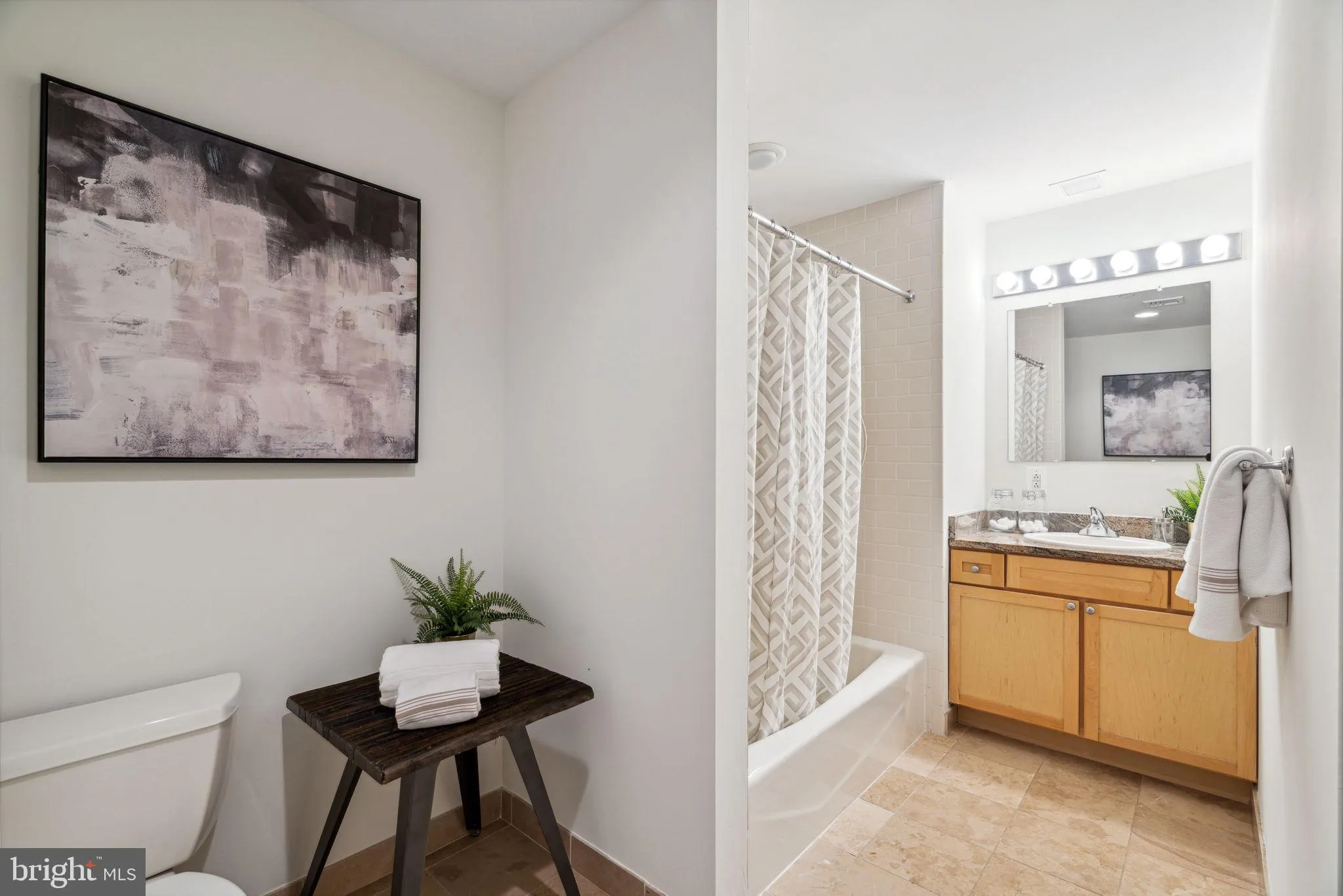 Philadelphia, Pennsylvania 19102, United States, 1 Bedroom Bedrooms, ,1 BathroomBathrooms,Residential,Active,193321