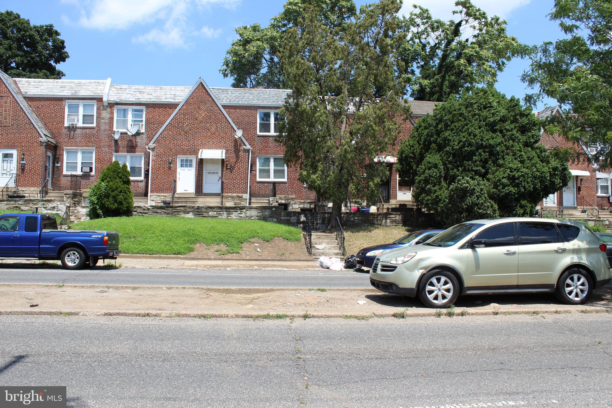 This well-maintained 1-bedroom, 1-bath apartment is part of a duplex and is ready for immediate occupancy.
Contact us today for more details or to schedule a viewing! This one is a deal for an owner-occupant looking for a comfortable and convenient living space. Great opportunity for rental income or personal use.Quiet, residential neighborhood. Contact us today for more details or to schedule a viewing! It won't last...