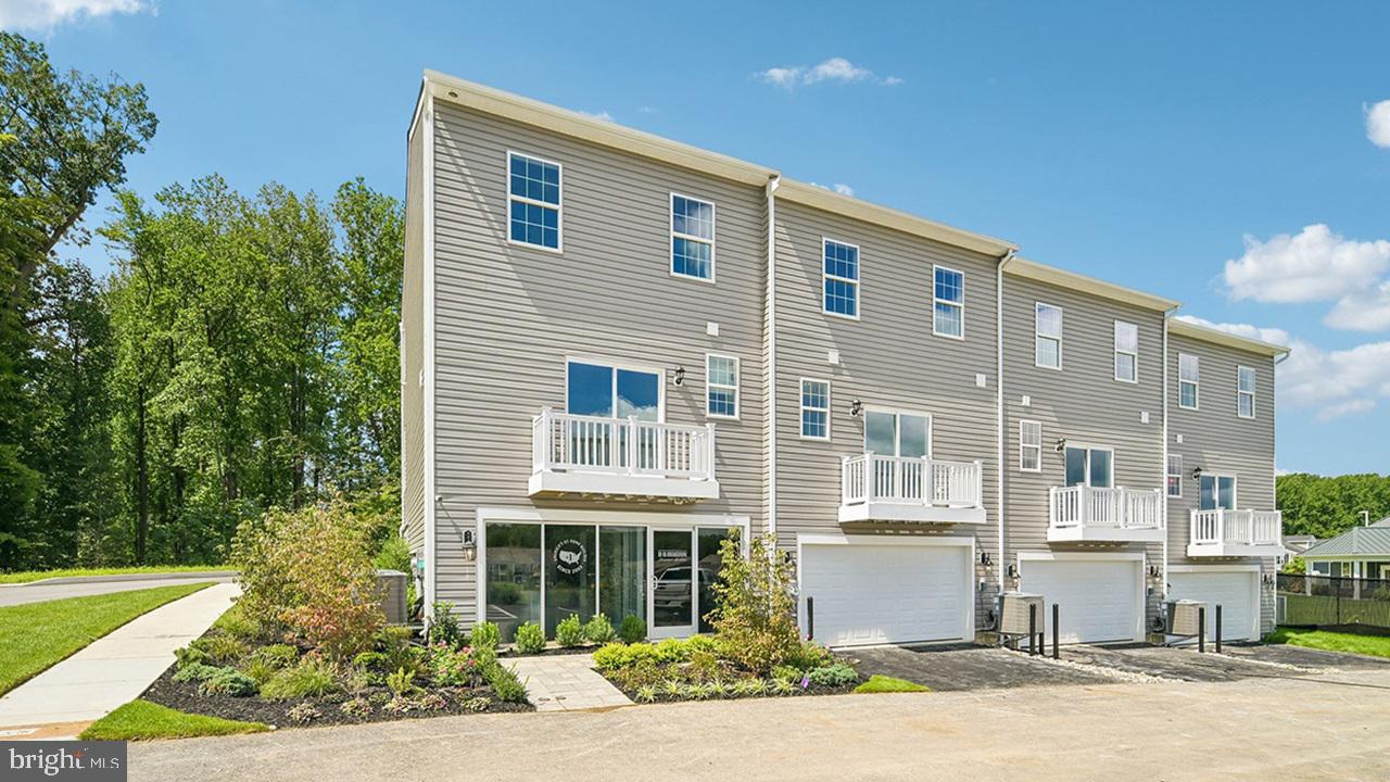 518 LYANNA WAY