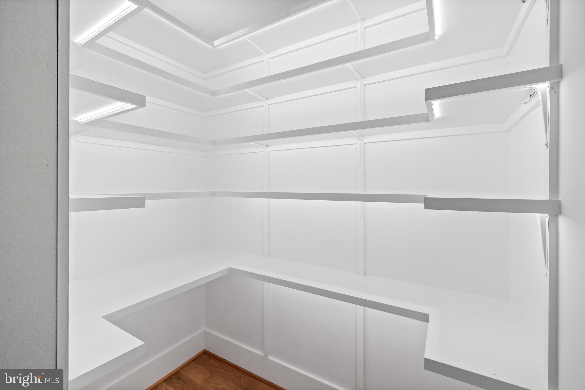 VIENNA WOODS - Residential