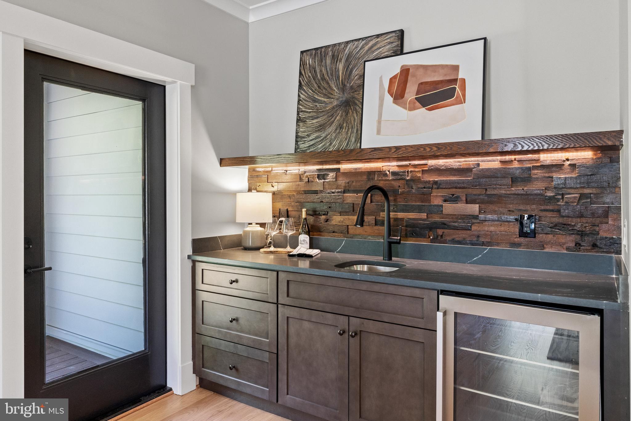 VIENNA WOODS - Residential