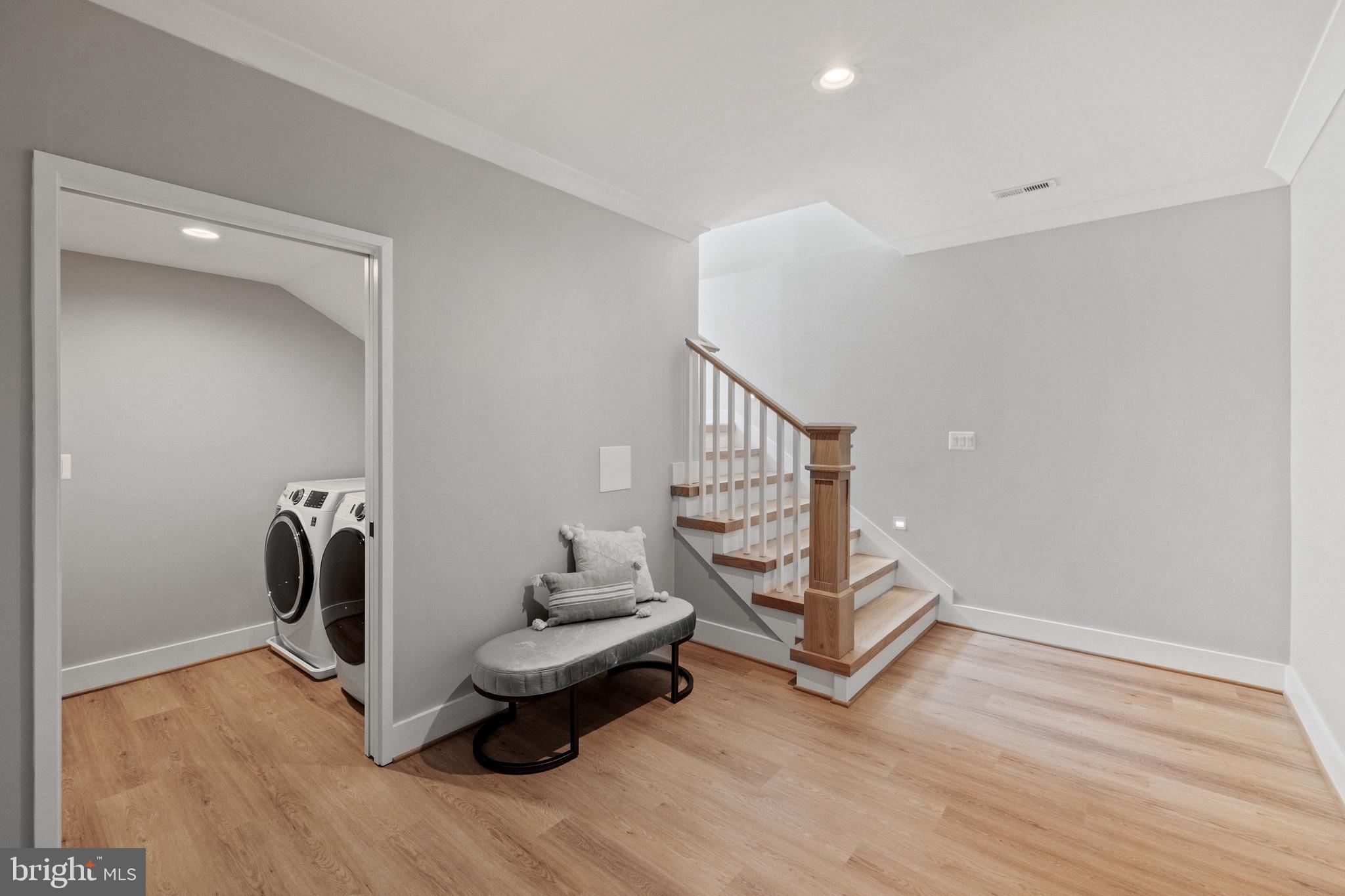 VIENNA WOODS - Residential