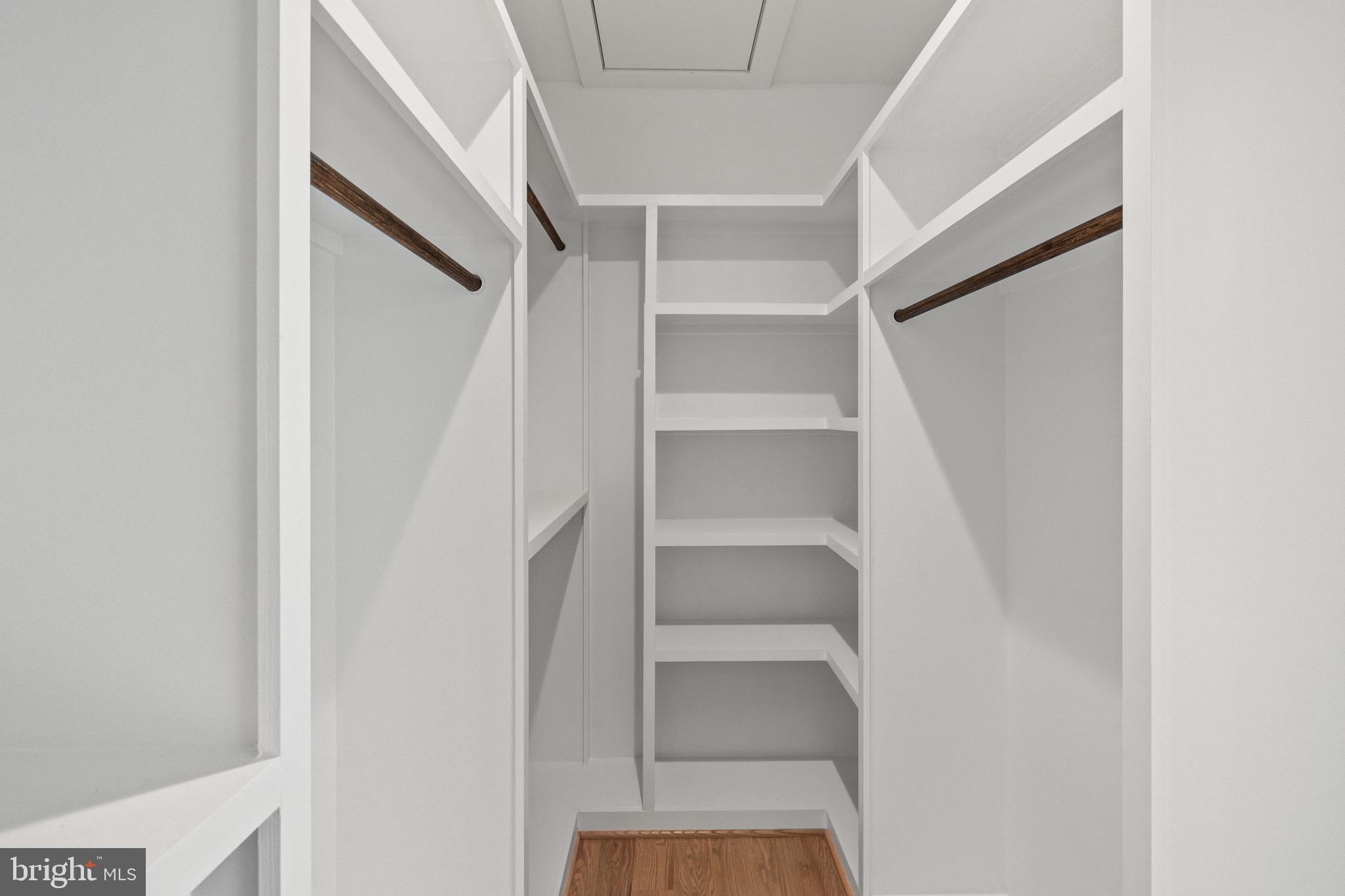 VIENNA WOODS - Residential