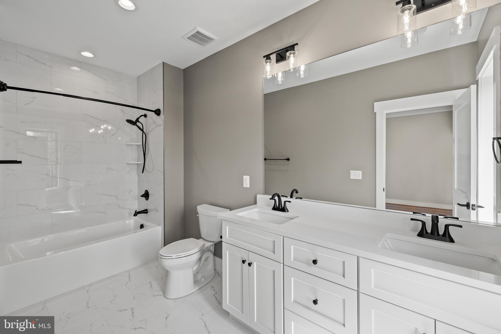 VIENNA WOODS - Residential