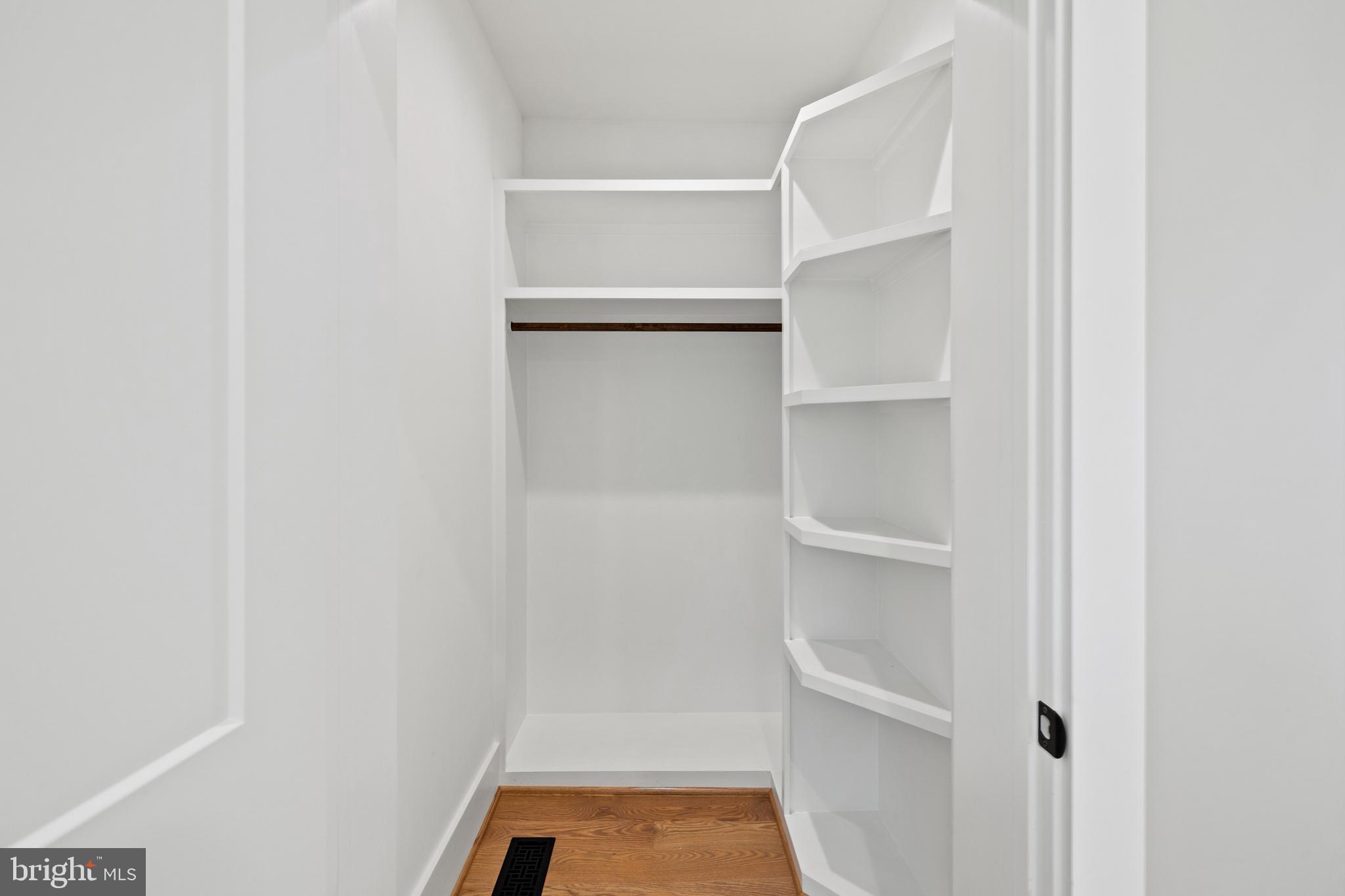 VIENNA WOODS - Residential