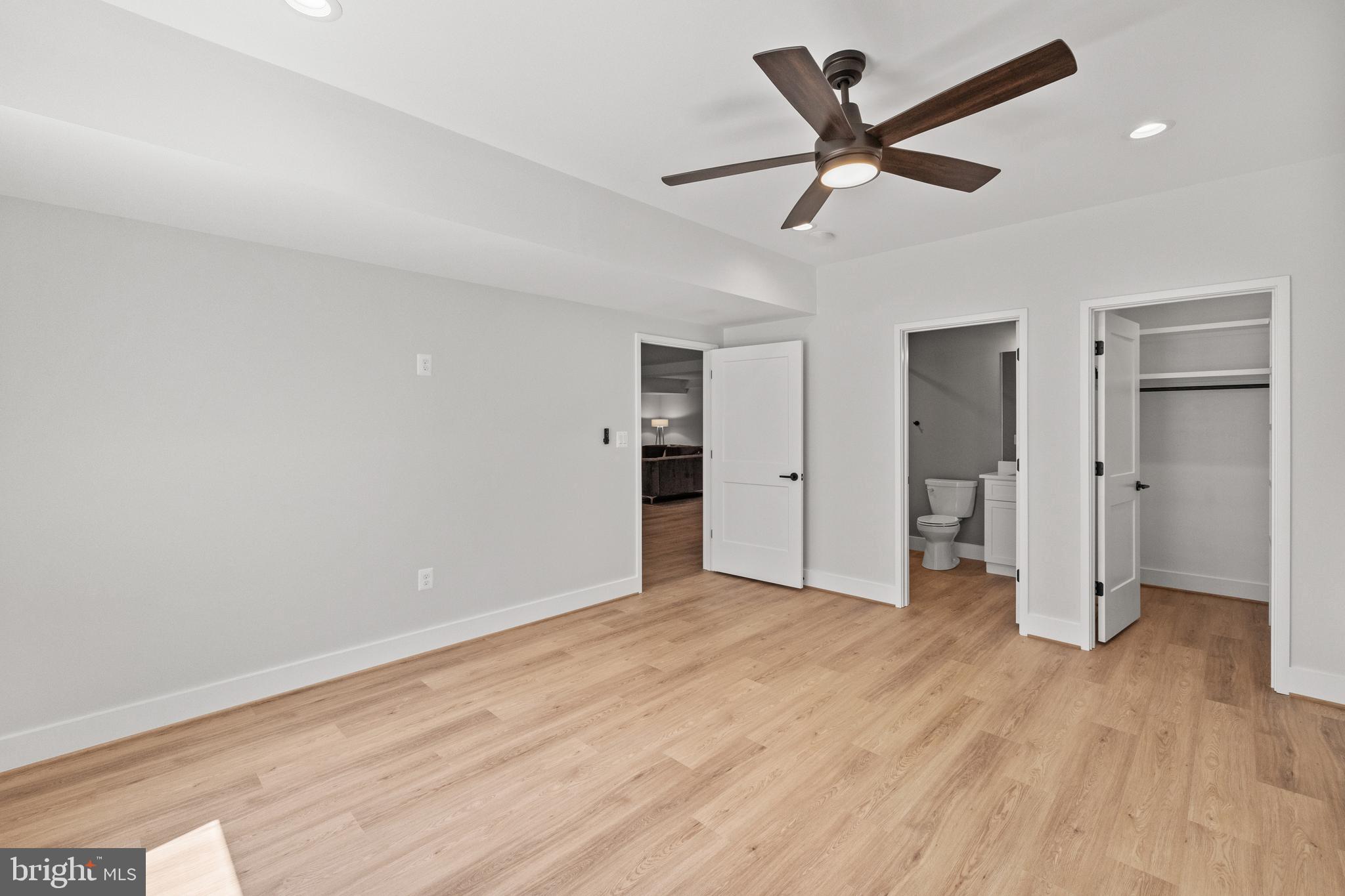 VIENNA WOODS - Residential