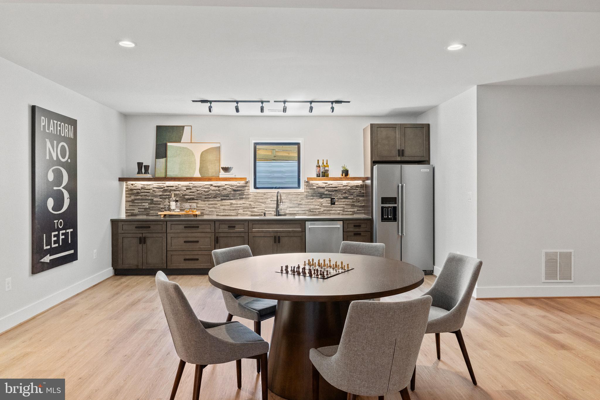 VIENNA WOODS - Residential